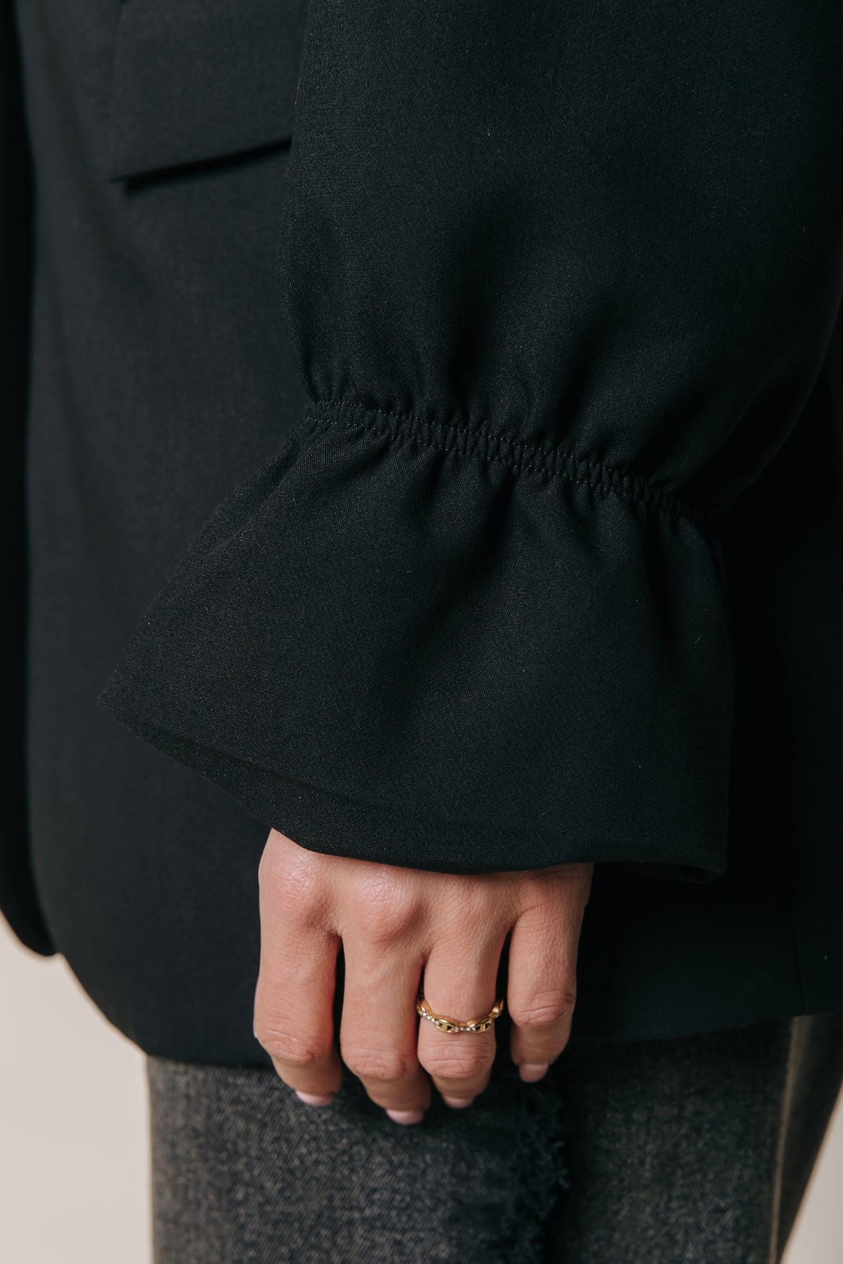 Iris verstellbarer Blazer mit Taillenbetonung | Schwarz