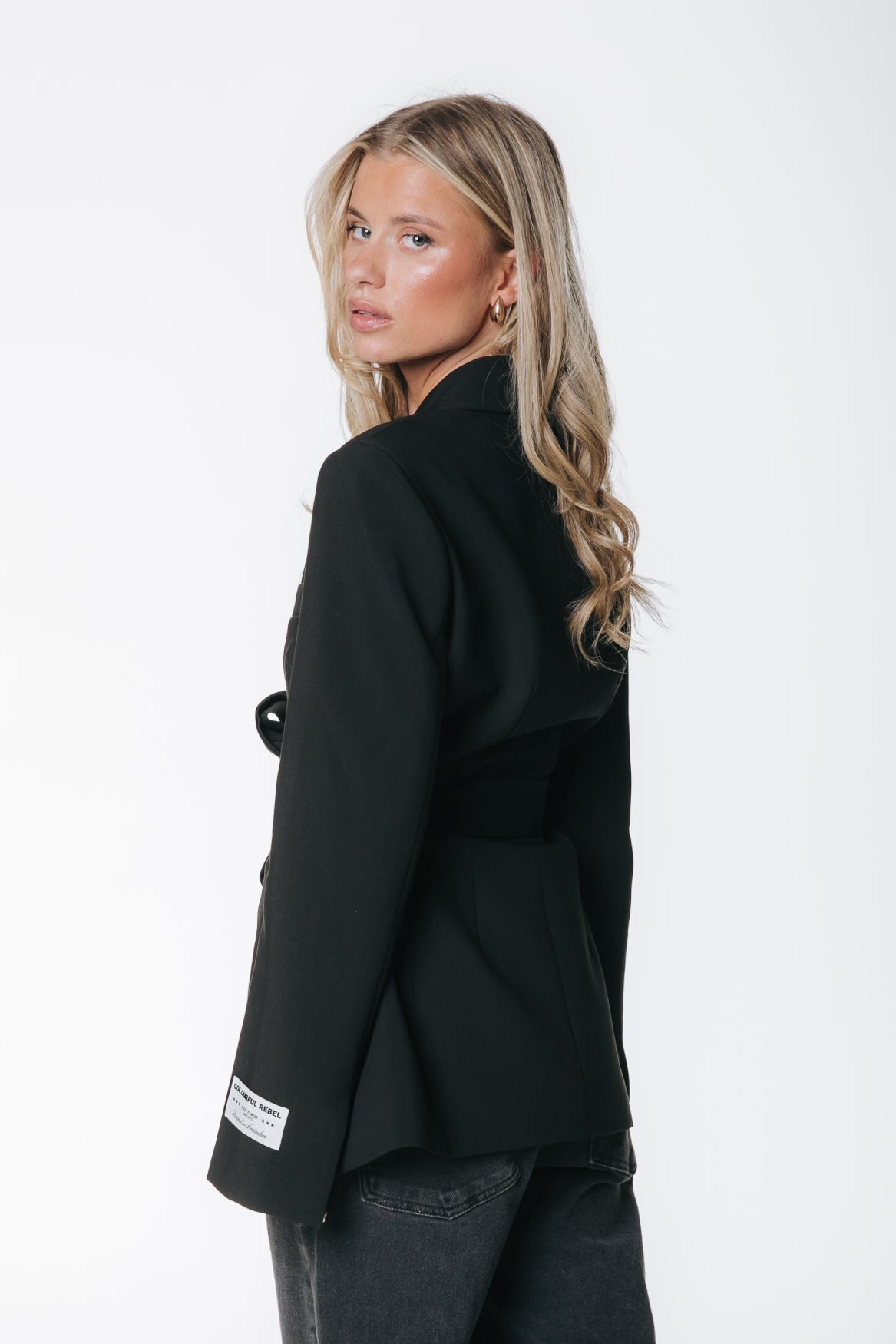 Izzy Uni Blazer mit Gürtel | Schwarz