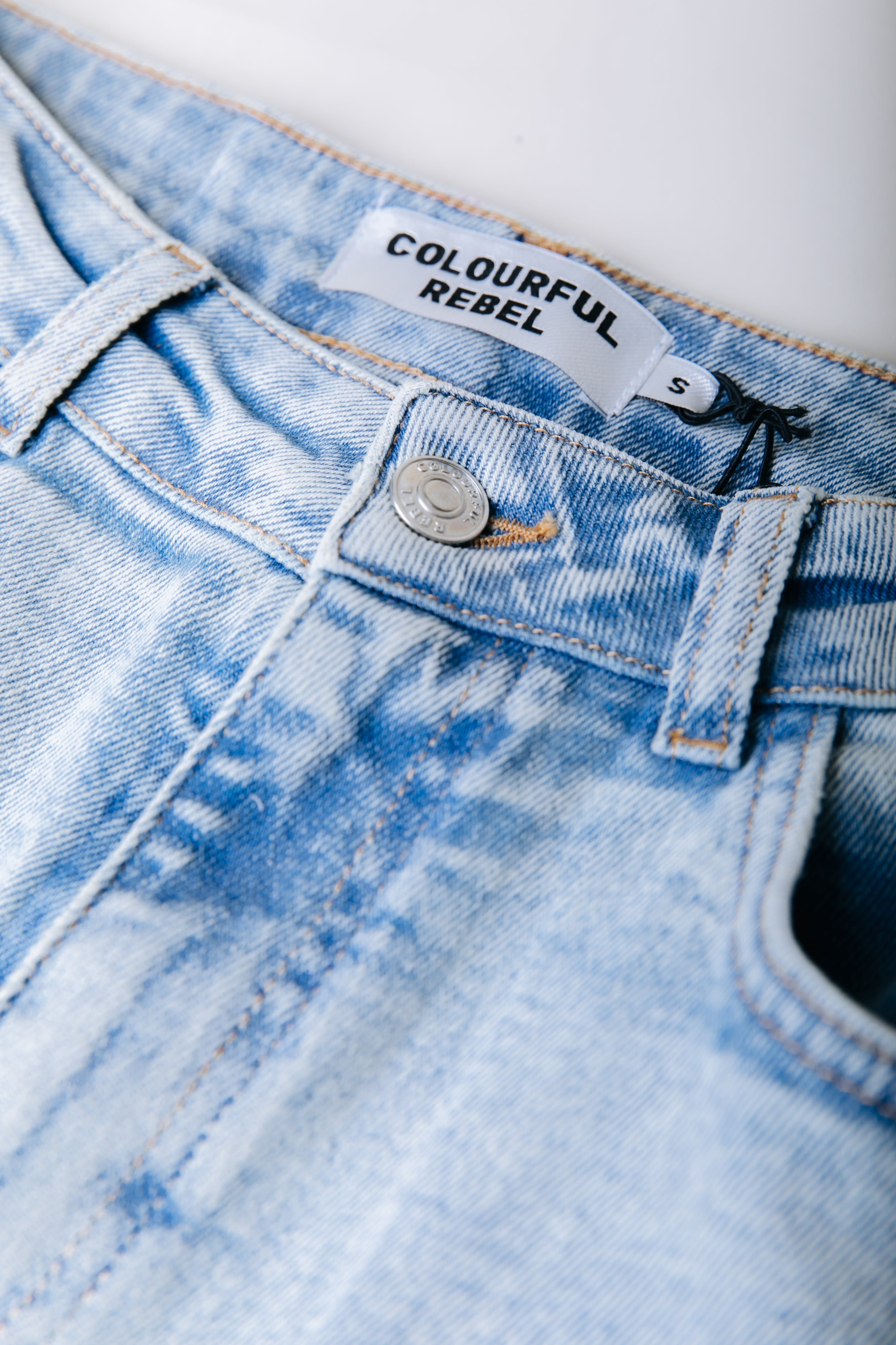 Gaias Tuxedo High Rise Denim | Light blue denim