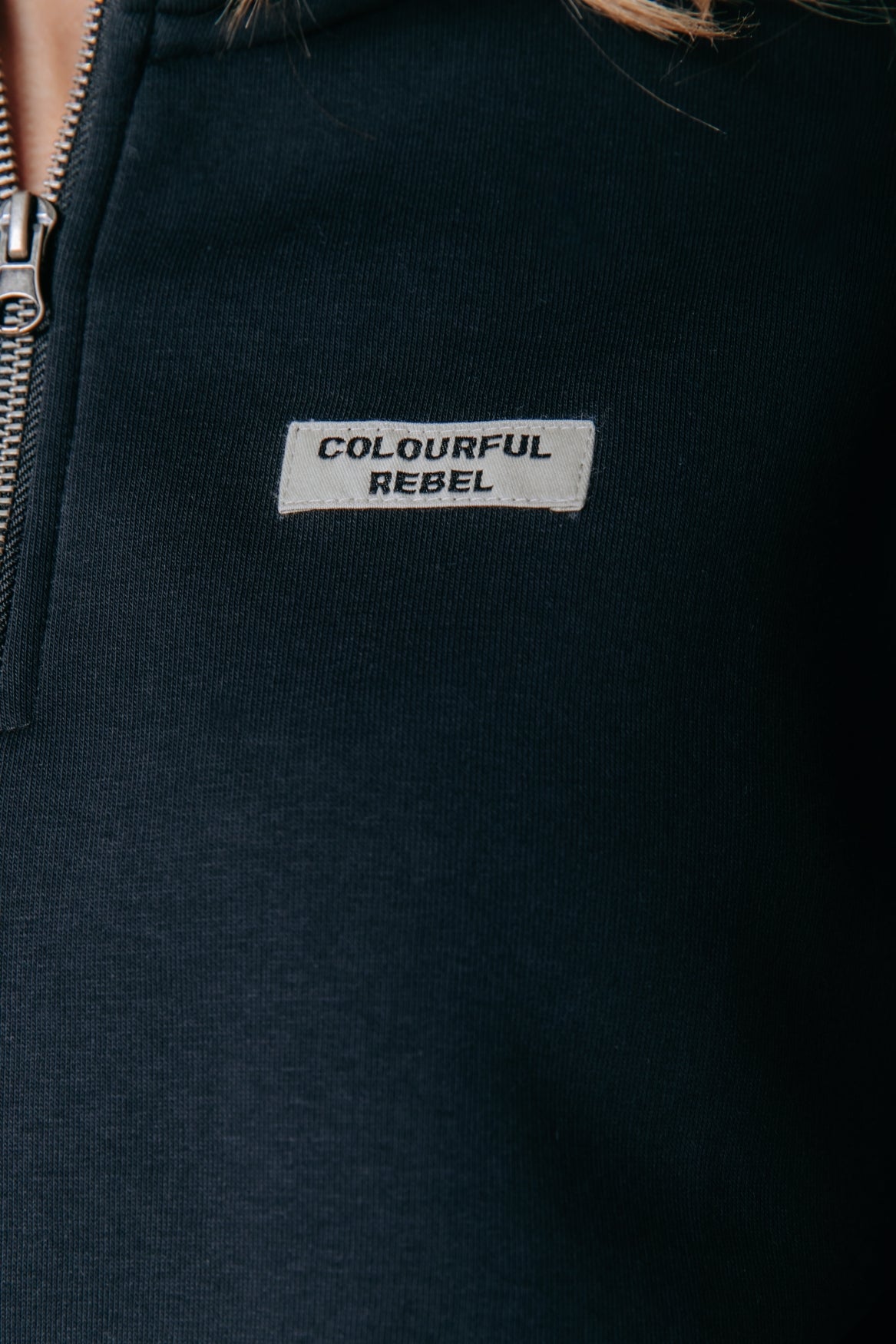 Label Zip Sweat | Black