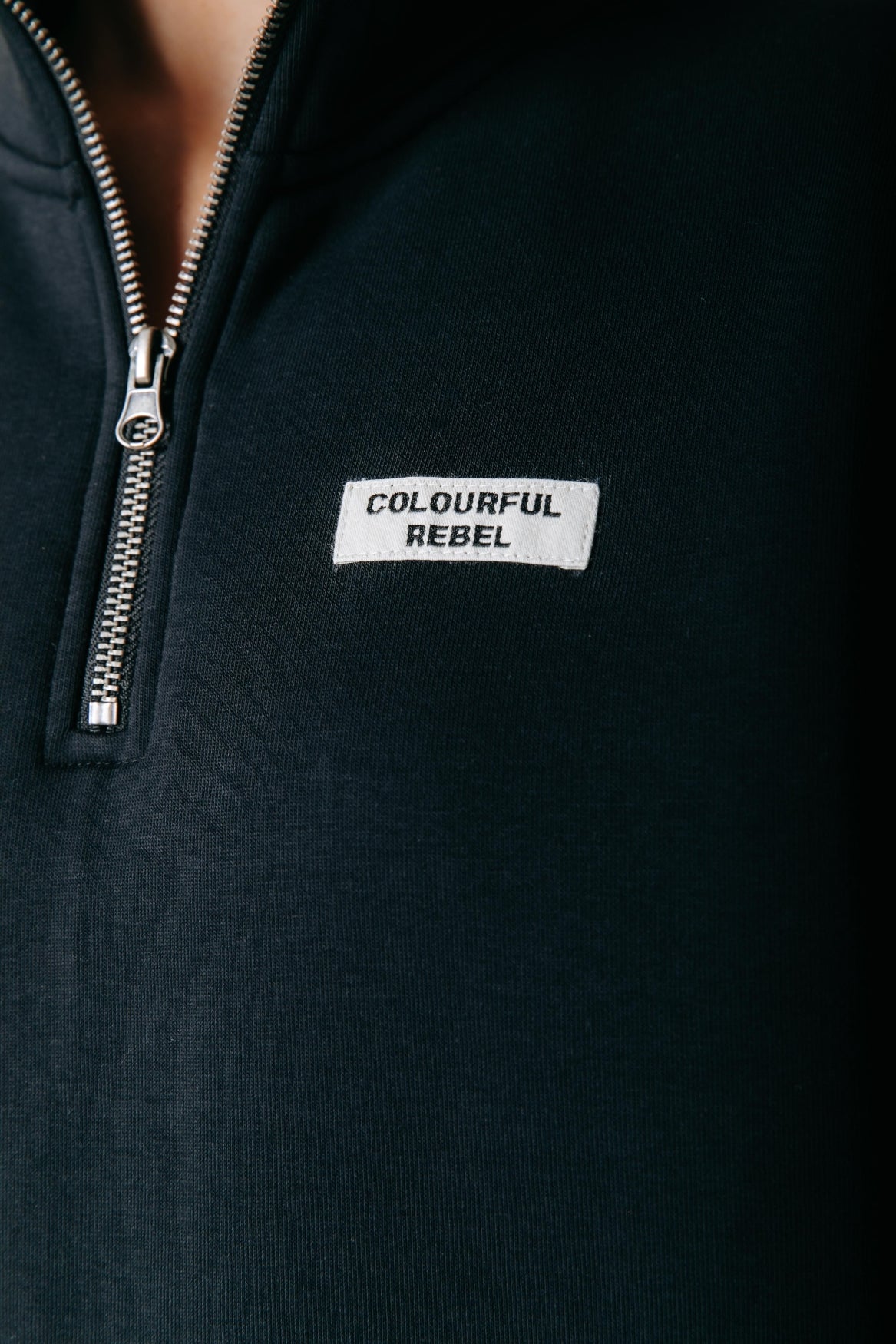 Label Zip Sweat | Black