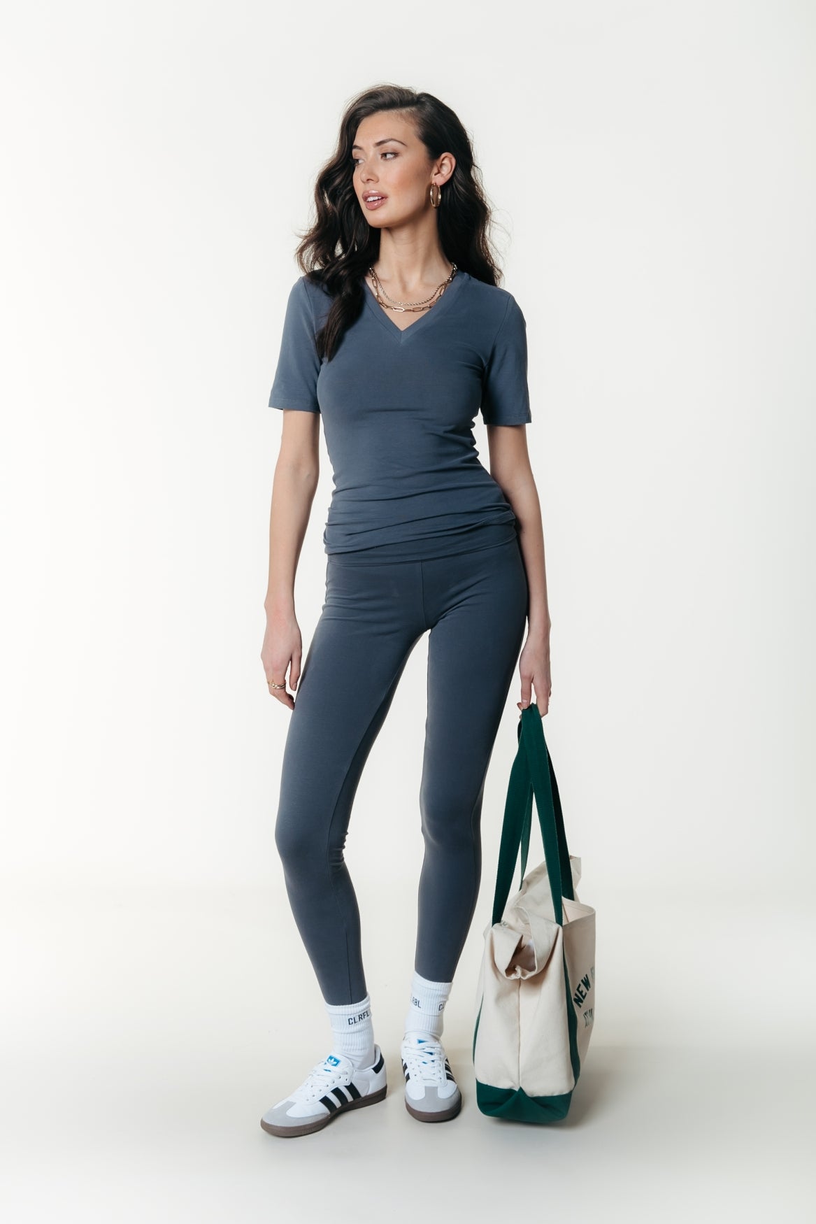 Uni Fitted V-neck T-shirt | Dark grey