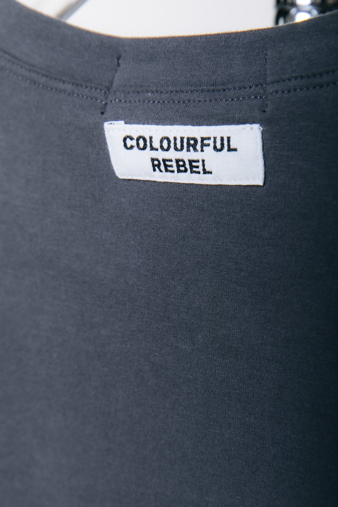 Fitted V-neck T-shirt | Dark grey