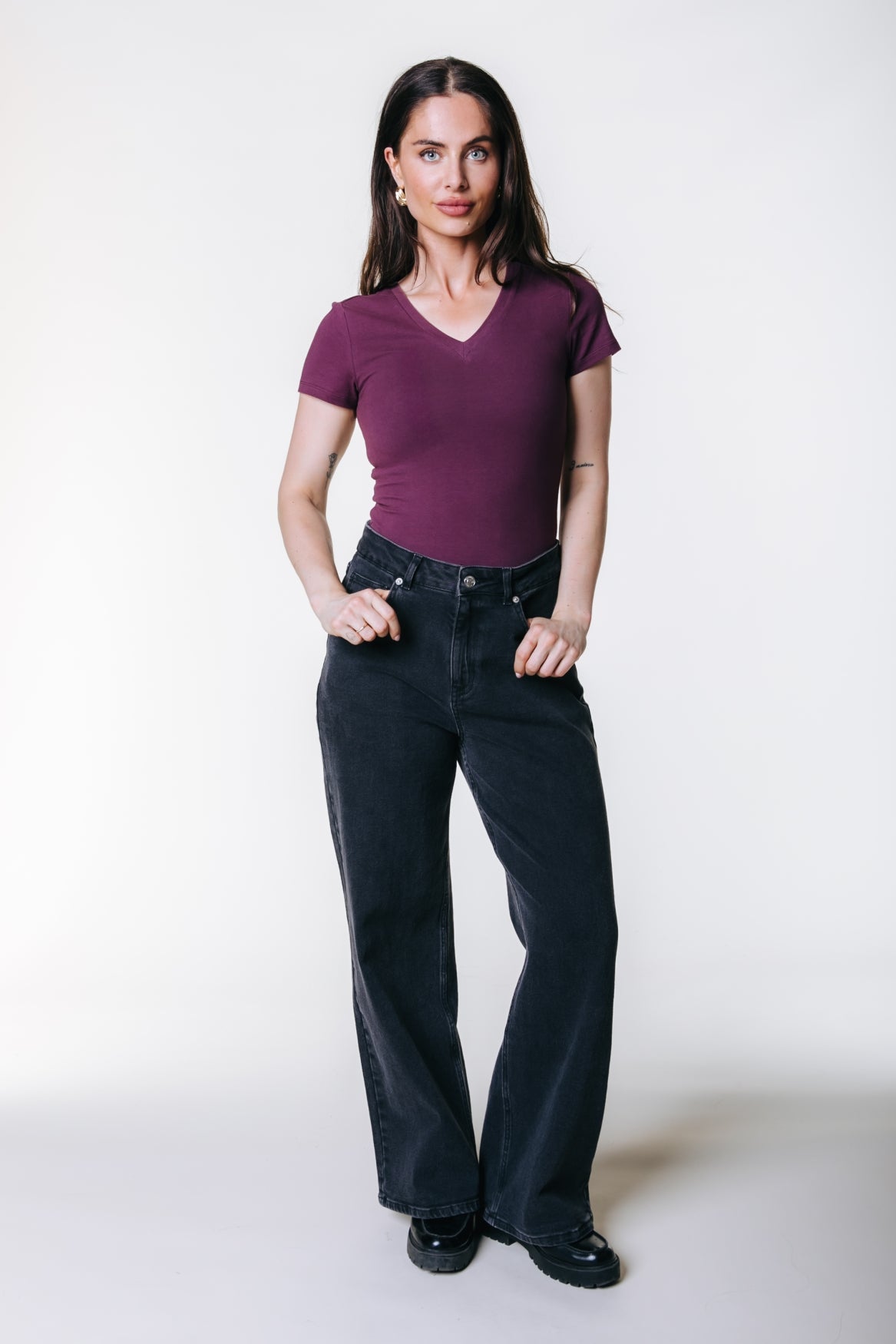 Uni Fitted V-neck T-shirt | Merlot Red