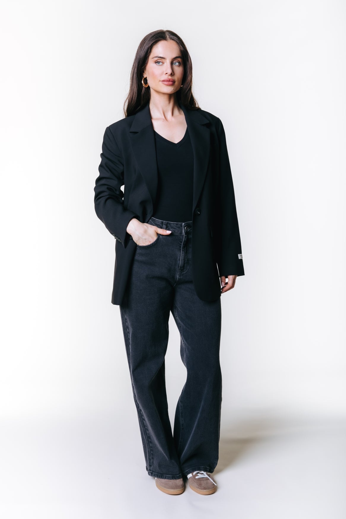 Uni Fitted V-neck T-shirt | Black