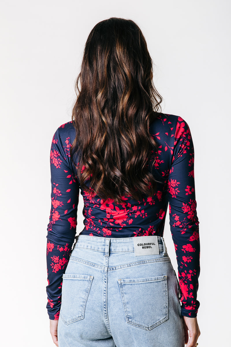 Neyo Flower Peached Top | Warm red