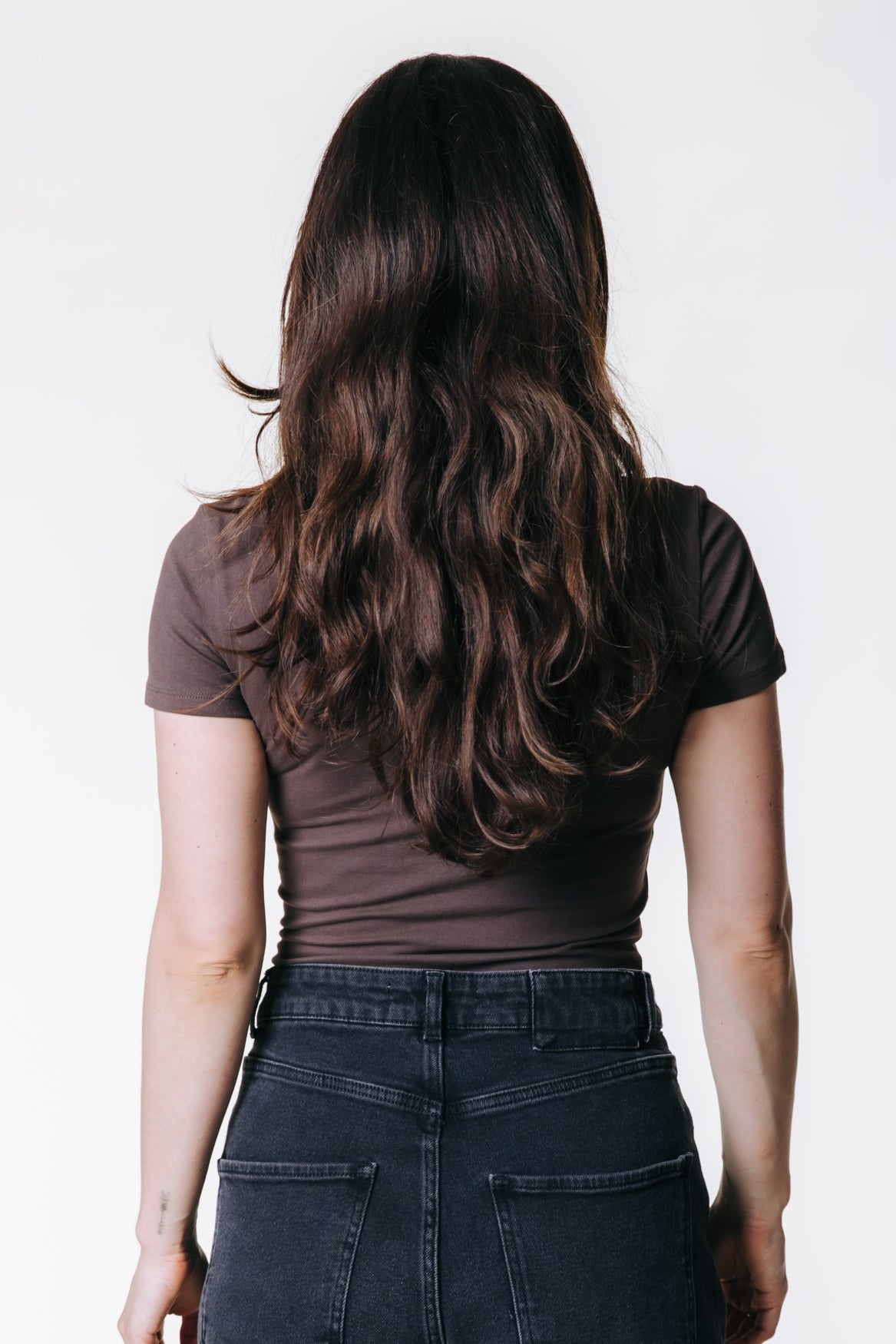 Fitted V-neck T-shirt | Brown