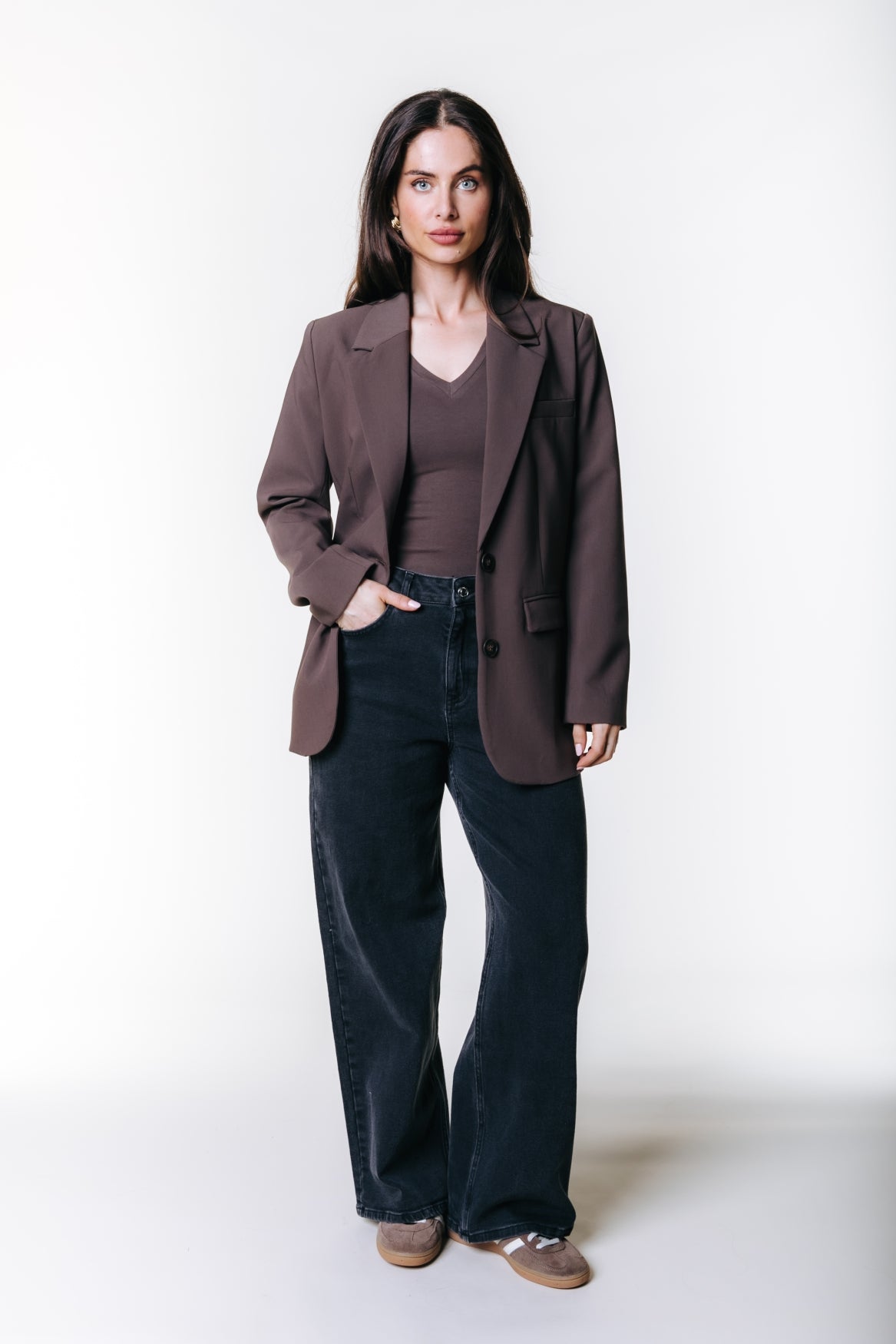 Uni Fitted V-neck T-shirt | Brown