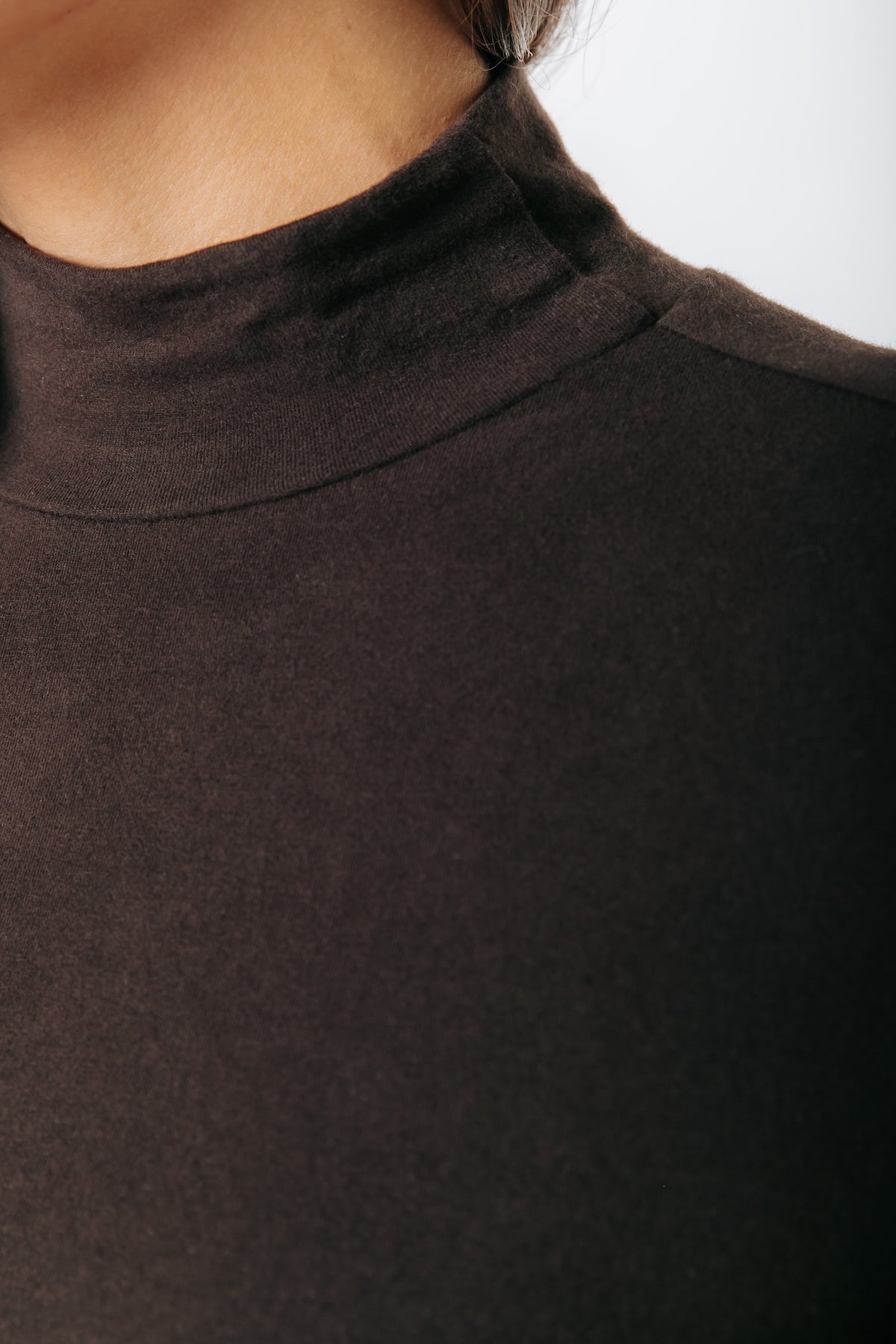 Fitted Turtleneck Top | Darkest Brown