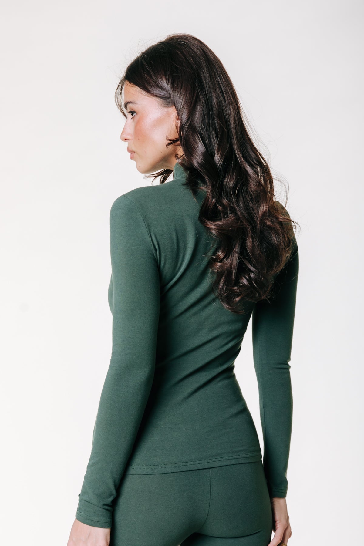 Fitted Turtleneck Top | Dark Green <!-- text --> <!-- US -->