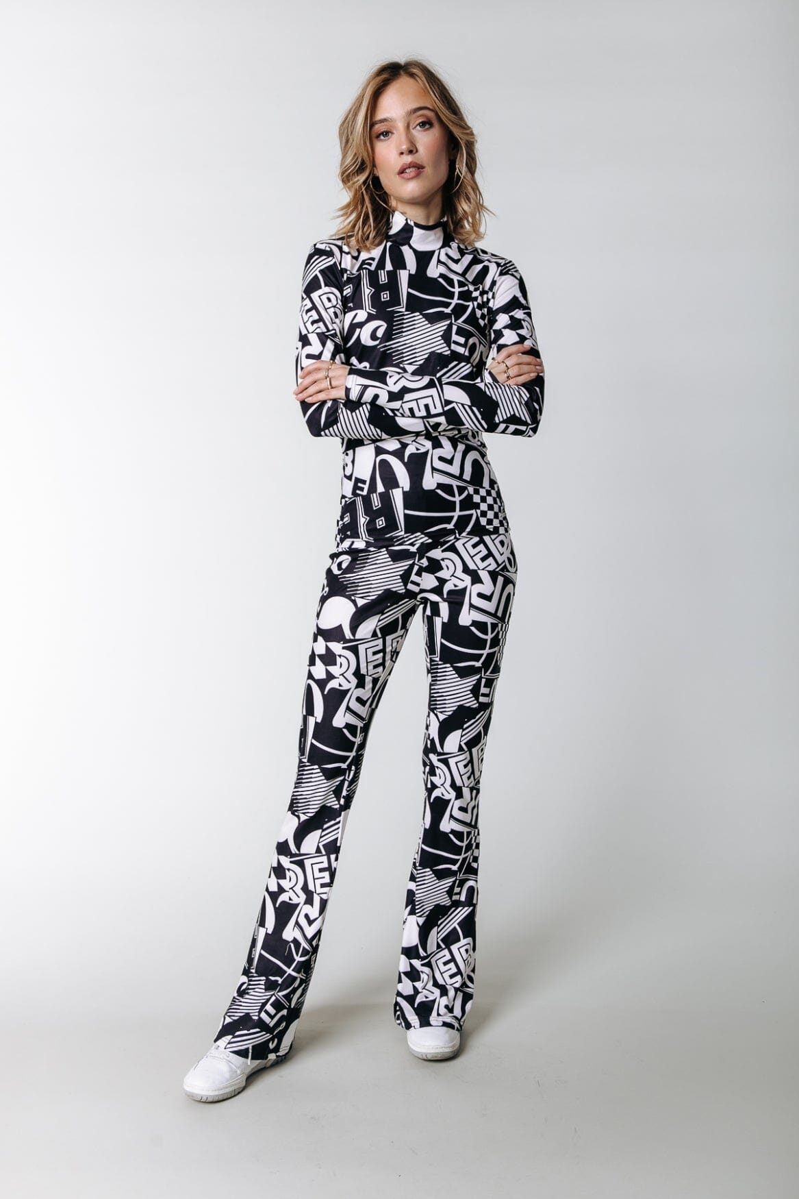 Colourful Rebel Letter Flare | Black/white 8720603294881