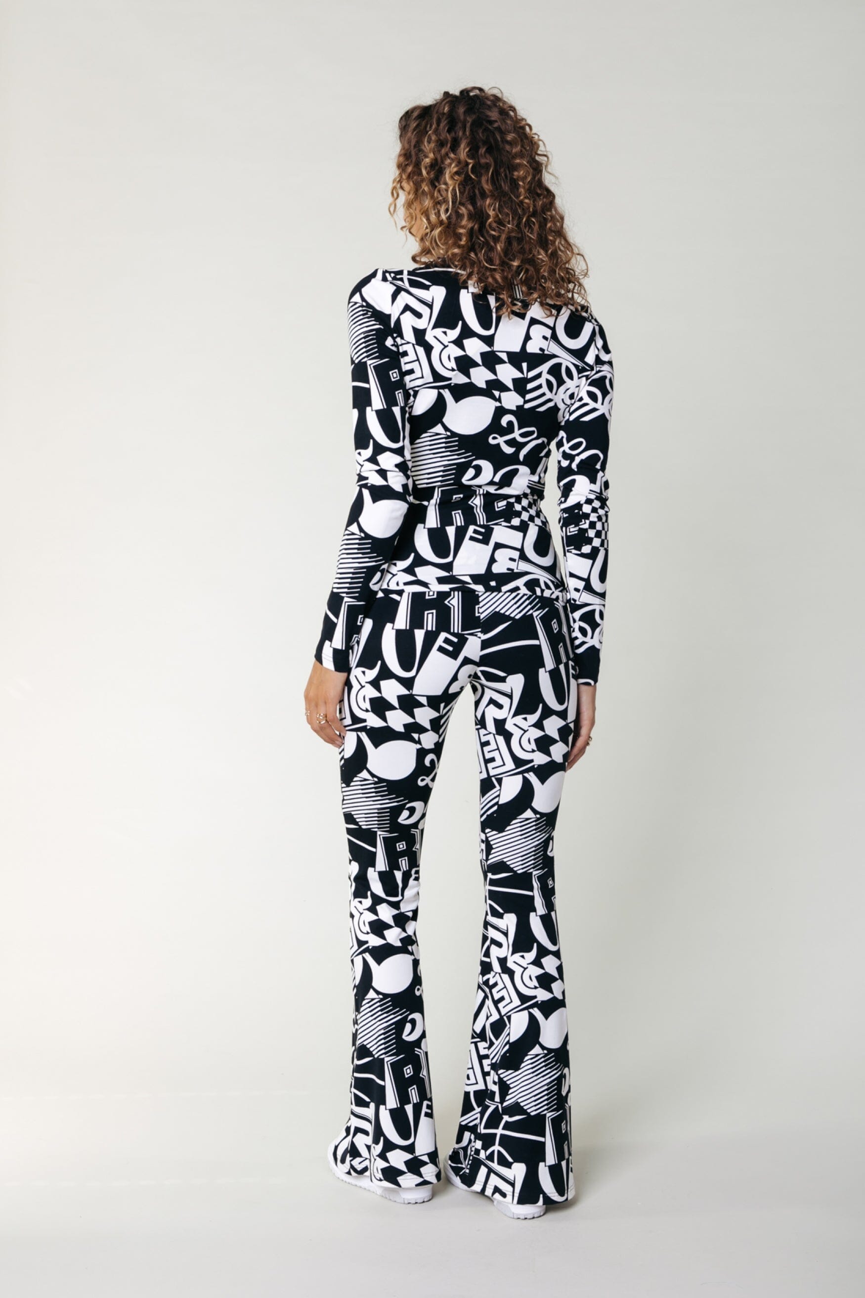 Colourful Rebel Neyo Letter Top | Black/white