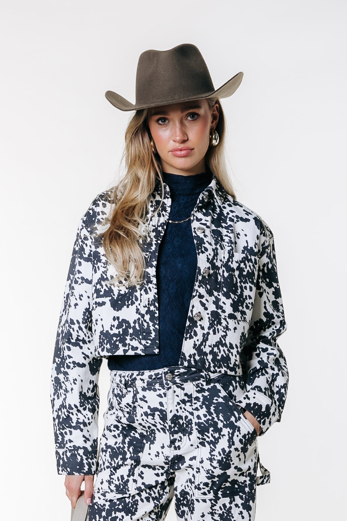 Olle Cow Cropped Worker Blouse | Beige