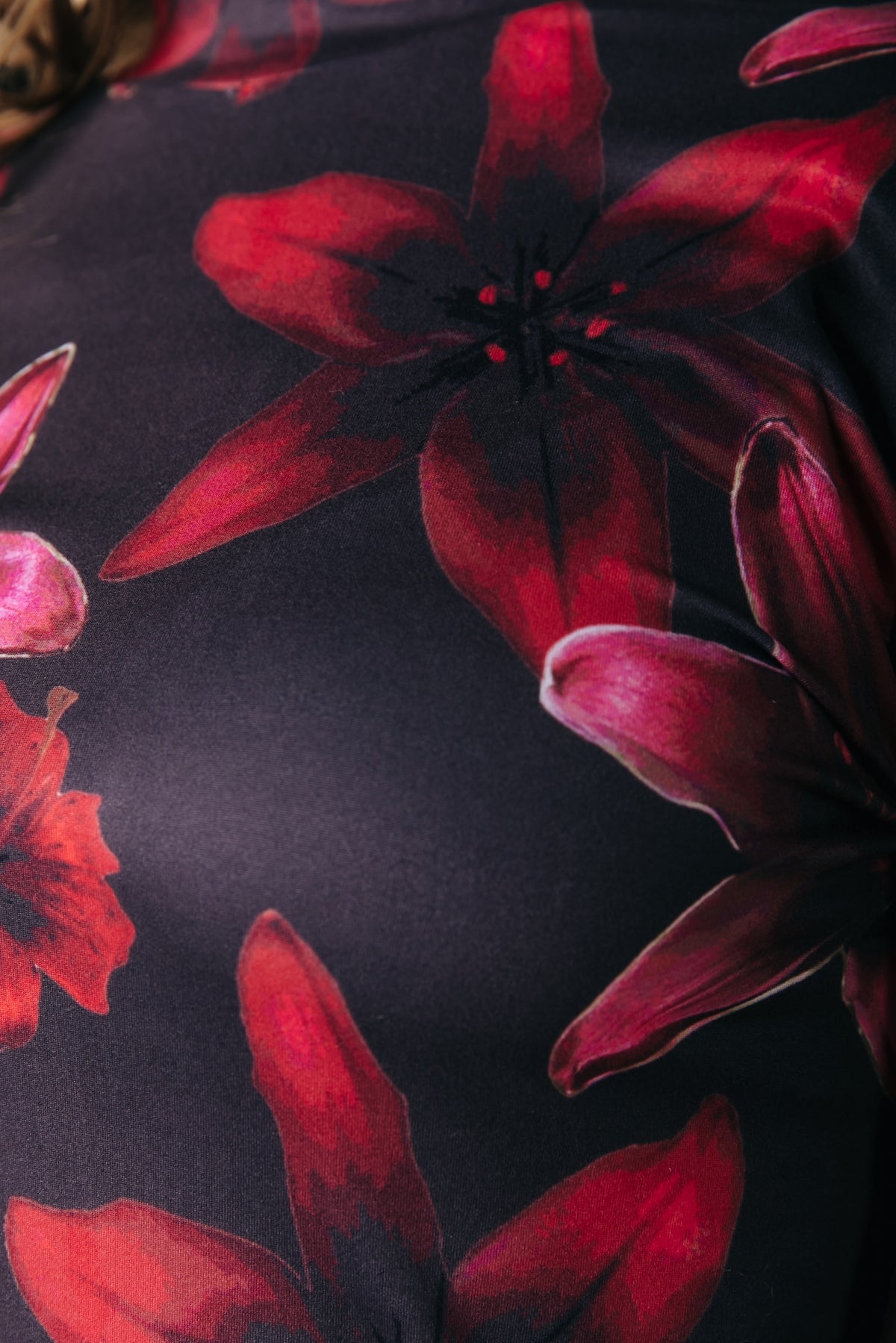 Neyo Lily Flower Pfirsichfarbener Rollkragenpullover | Bordeauxrot