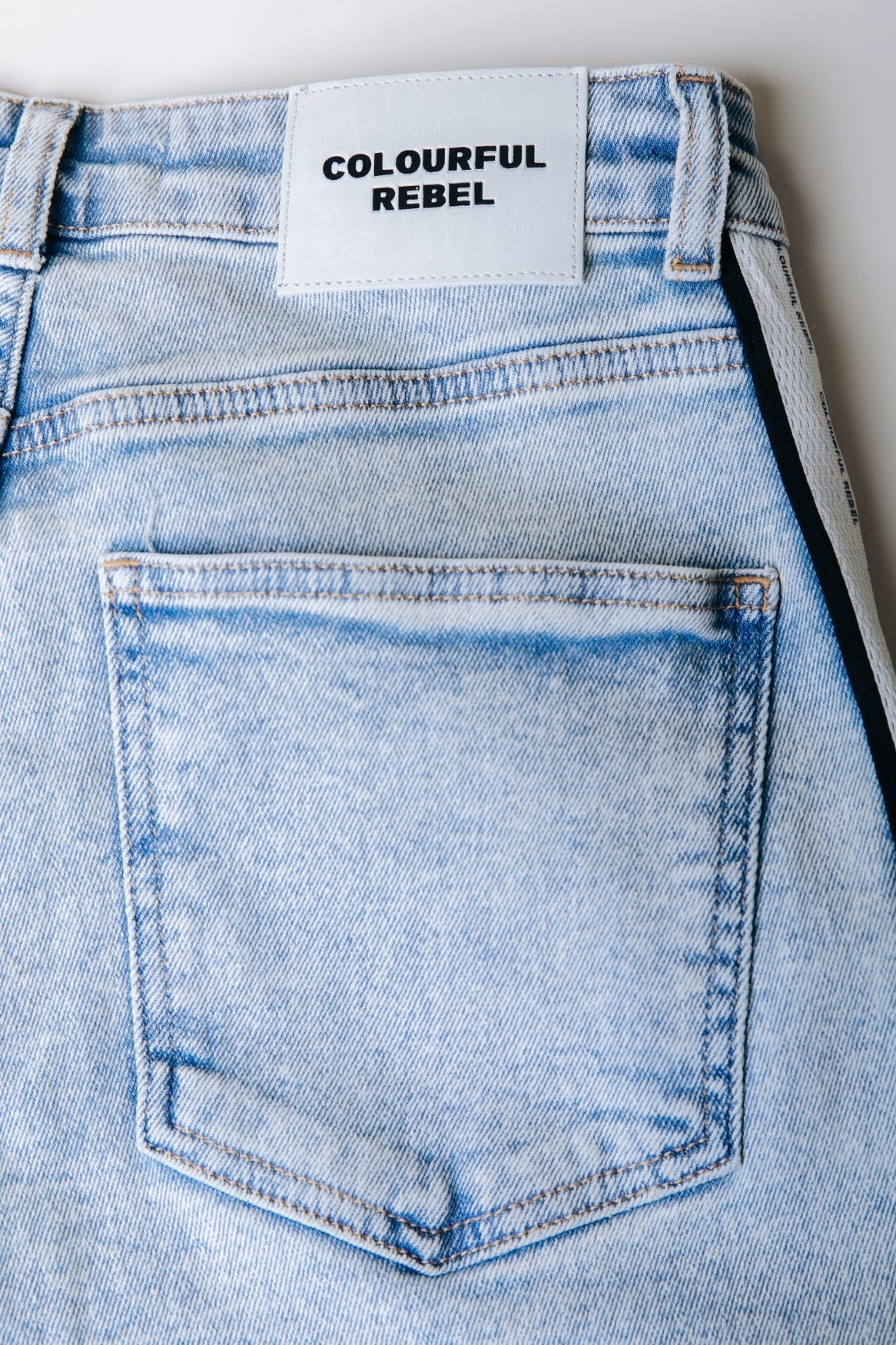 Gaias Tuxedo Tape High Rise Straight Leg Denimhose | Hellblauer Denim