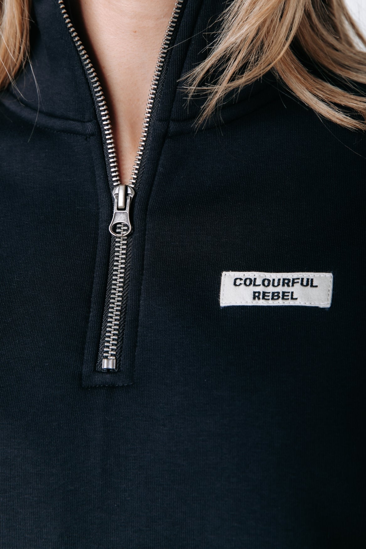 Label Zip Sweat | Black