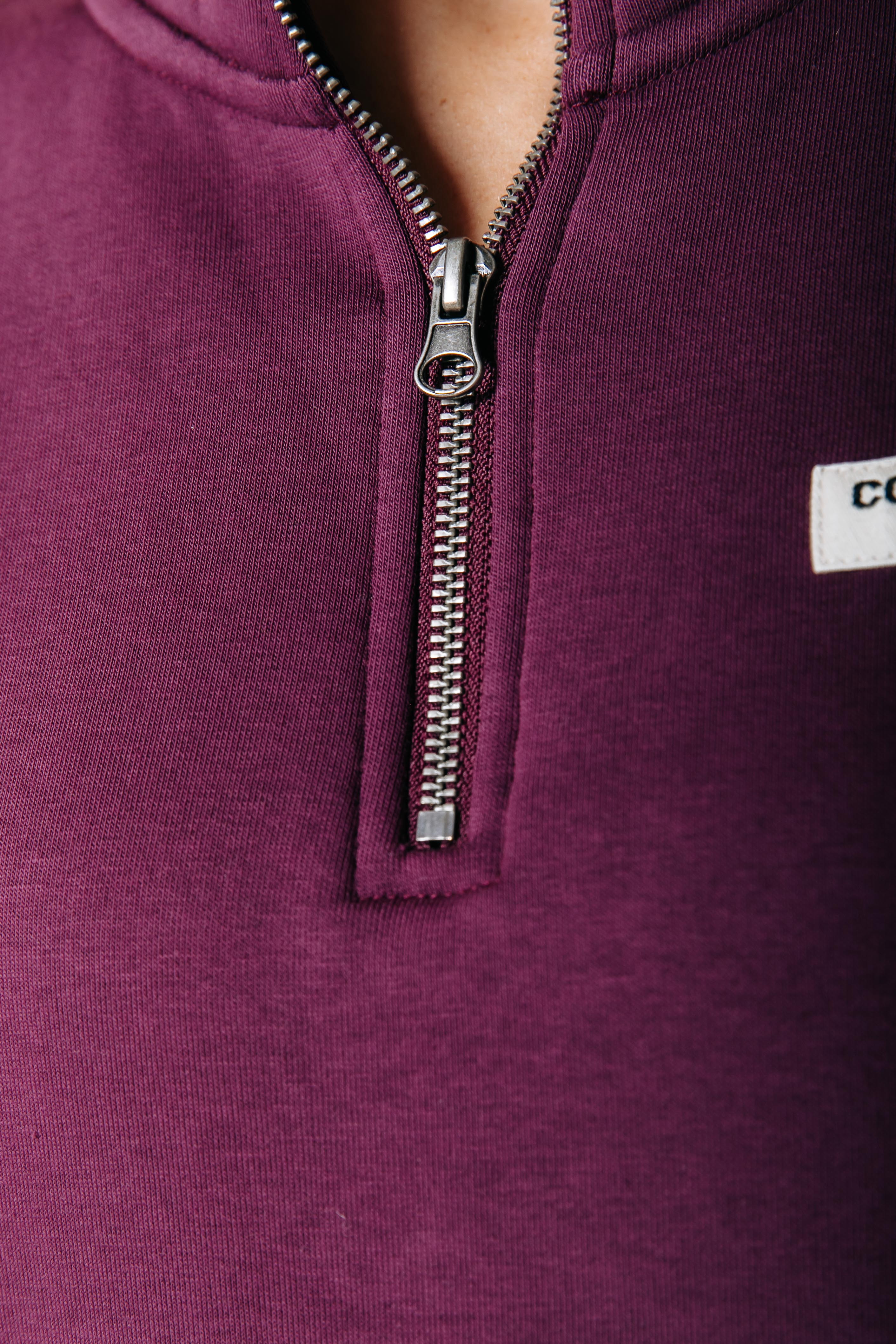 Label Zip Sweat | Merlot Red