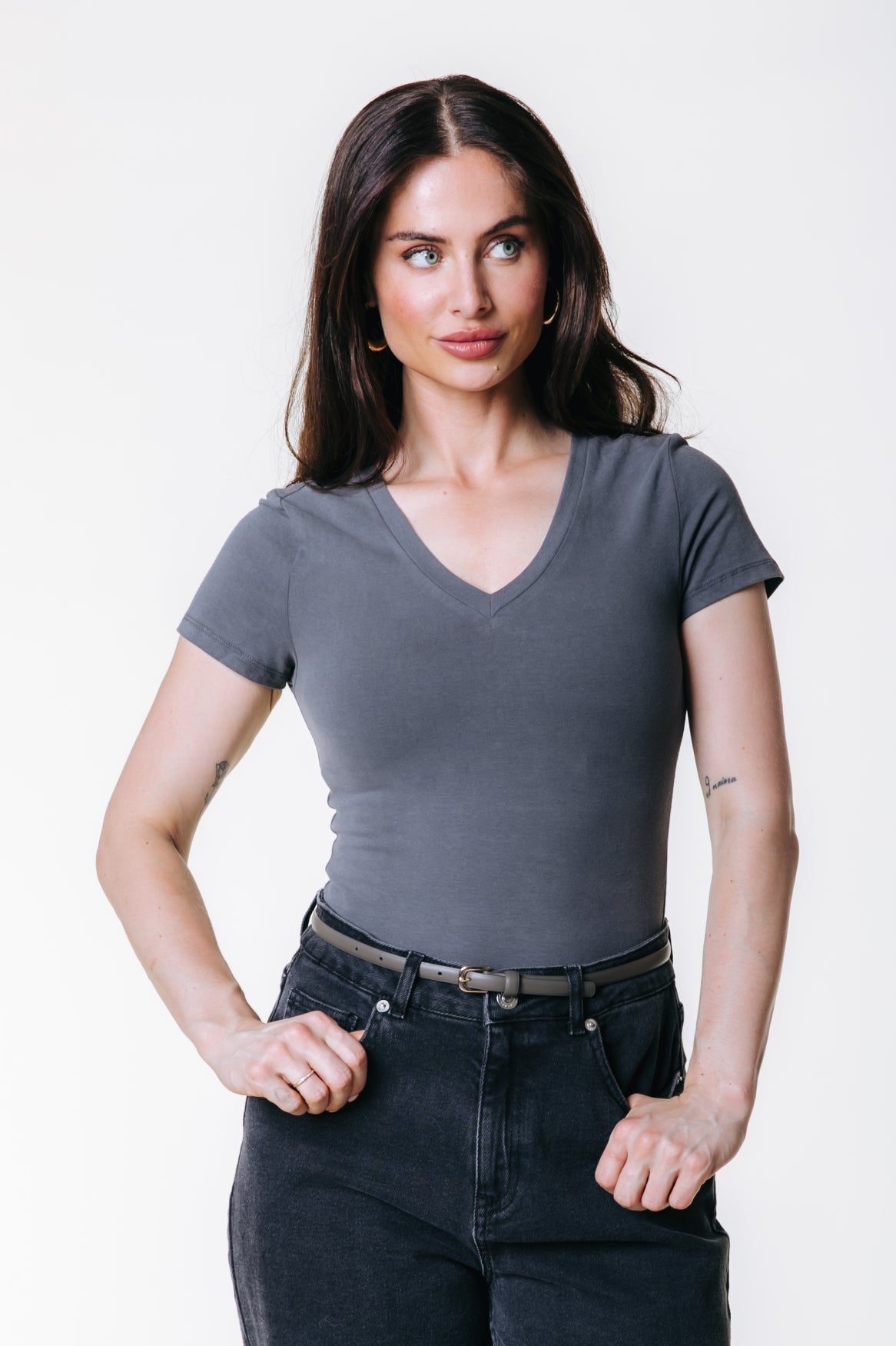 Uni Fitted V-neck T-shirt | Dark grey