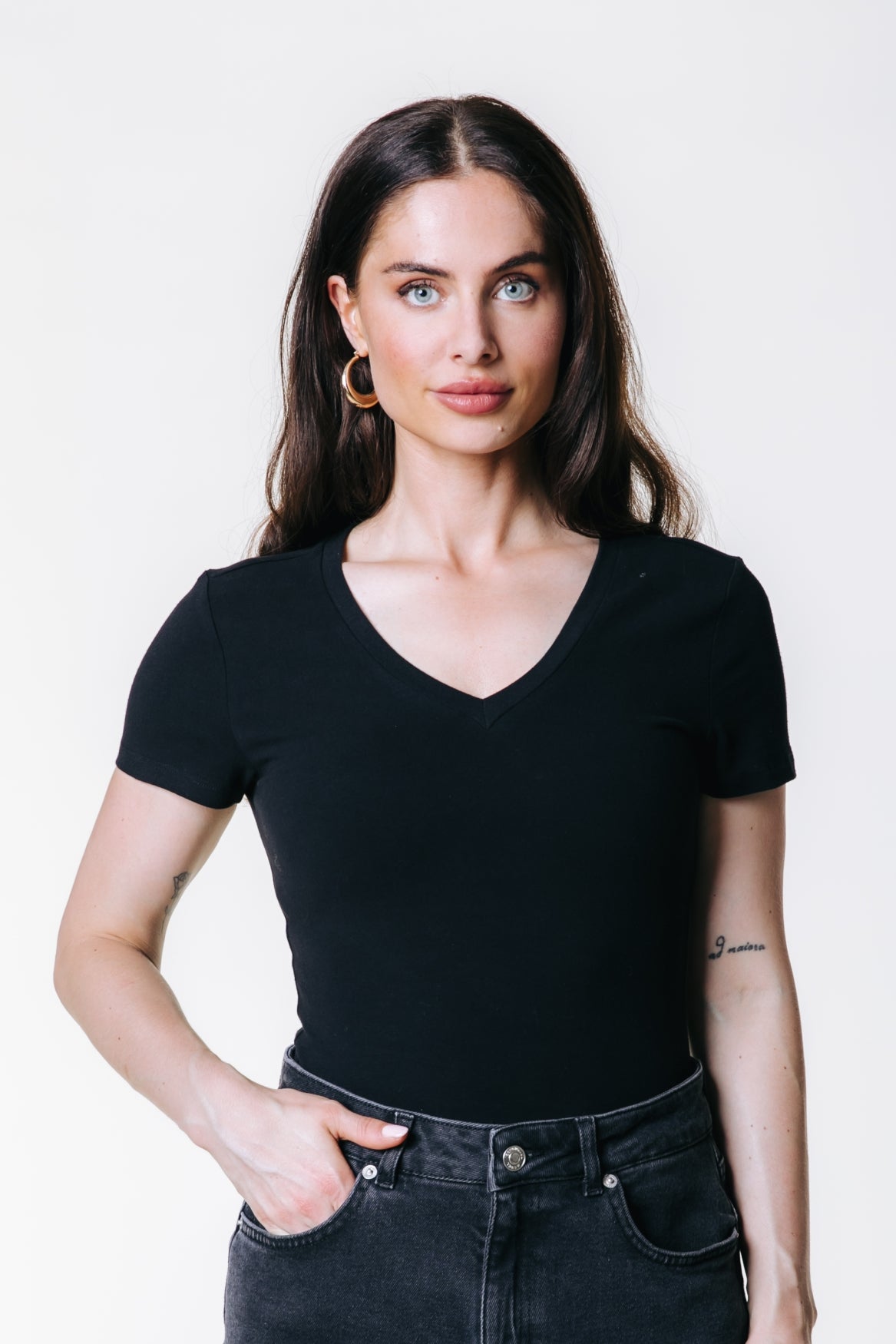 Fitted V-neck T-shirt | Black