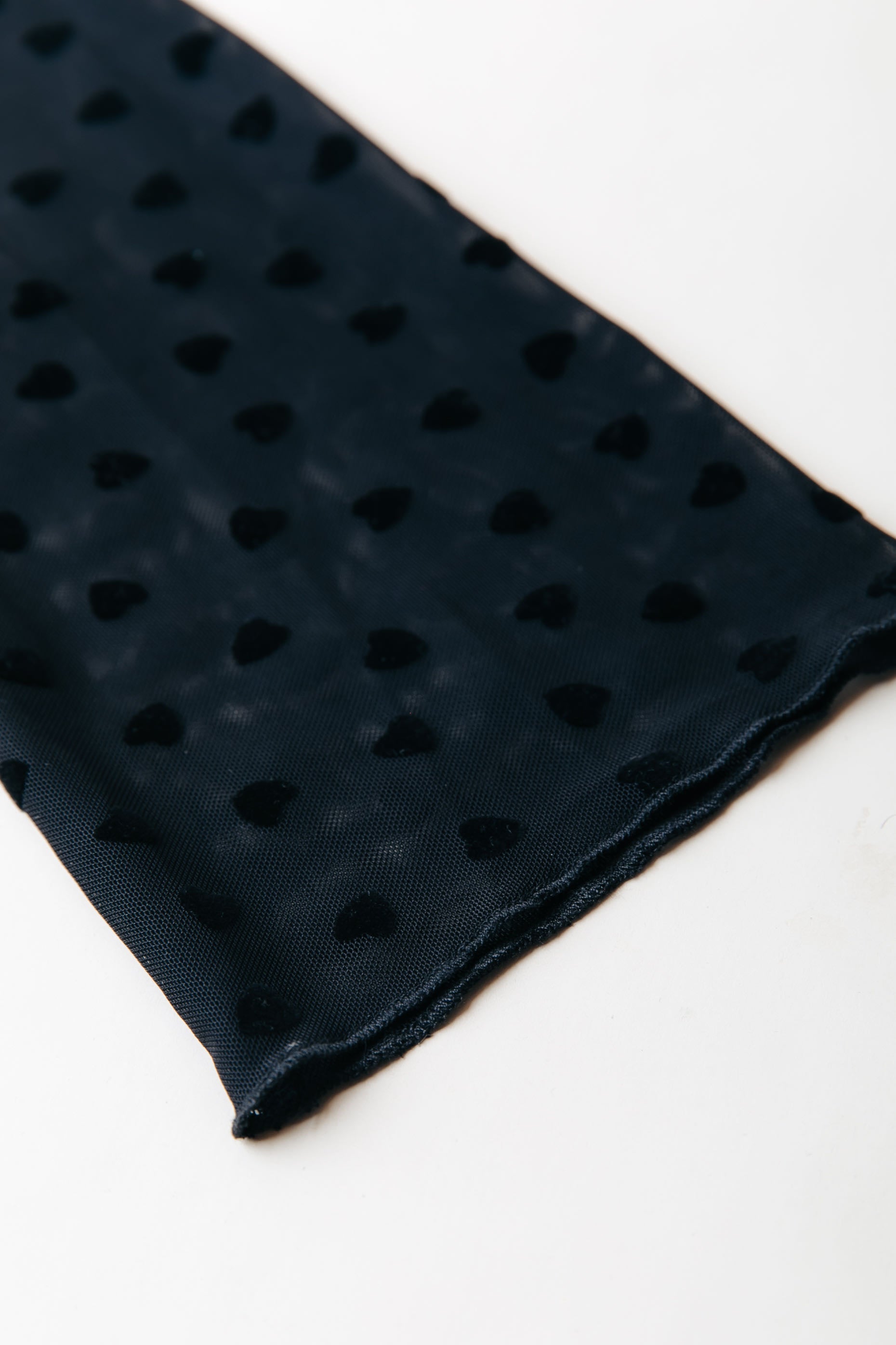 Neyo Hearts Mesh Top | Schwarz