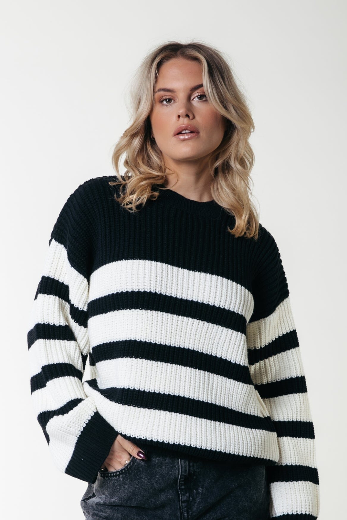 Colourful Rebel Alba Stripe Loose Fit Knitwear Sweater | Black/white 8720867044659