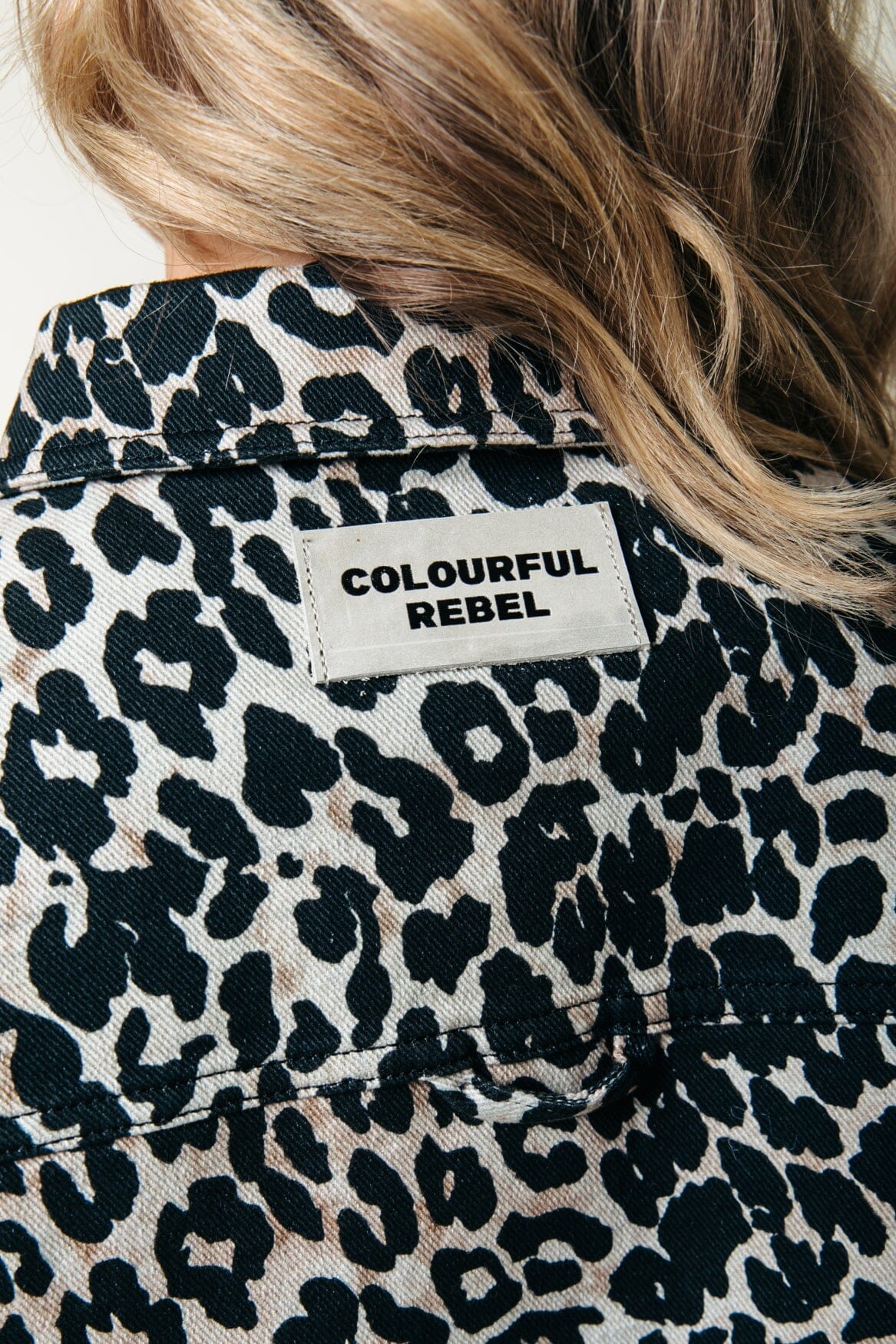 Colourful Rebel Olle Leopard Cropped Denim Blouse | Beige 