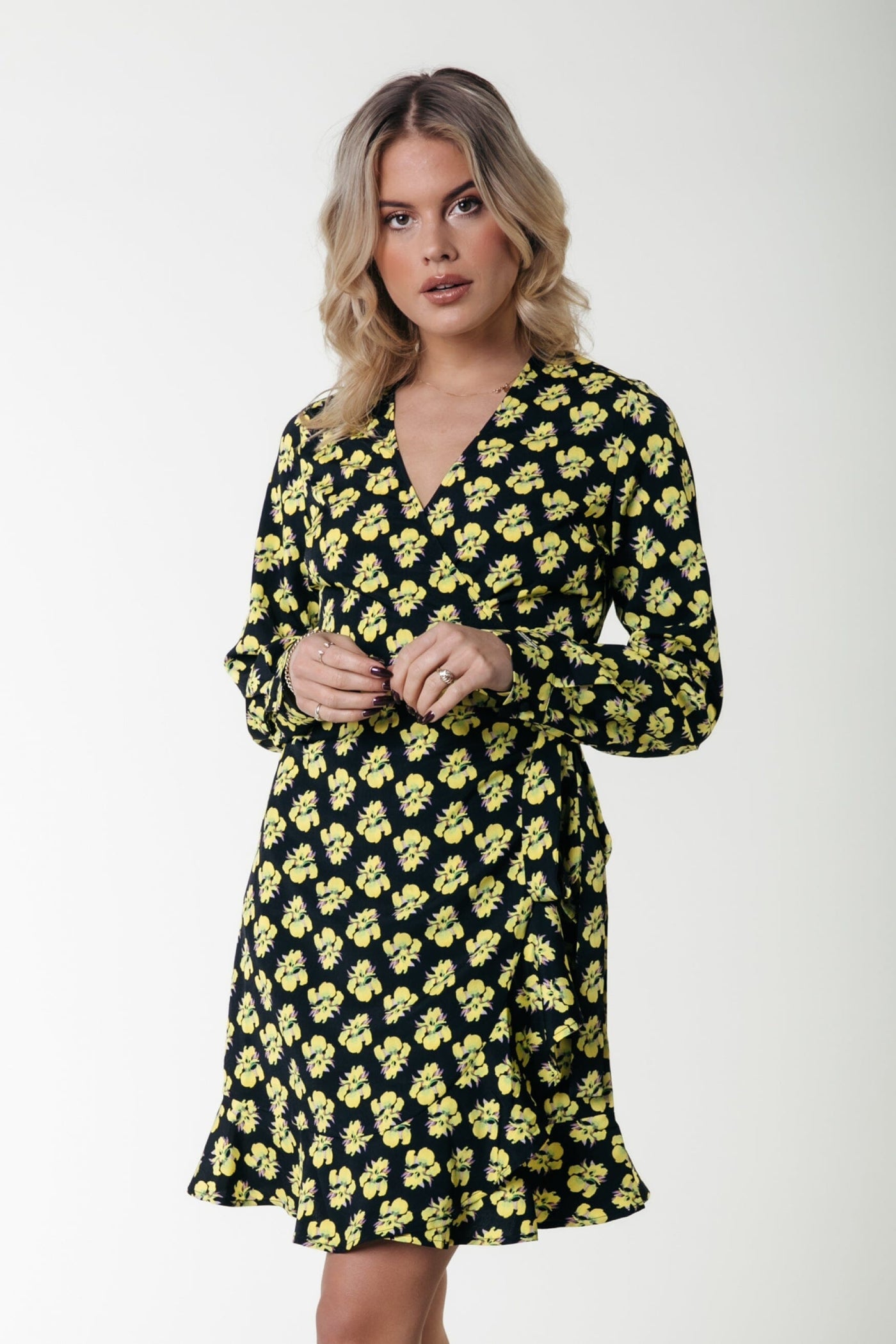 Colourful Rebel Telsi Small Flower Wrap Dress | Bright yellow 8720867024002