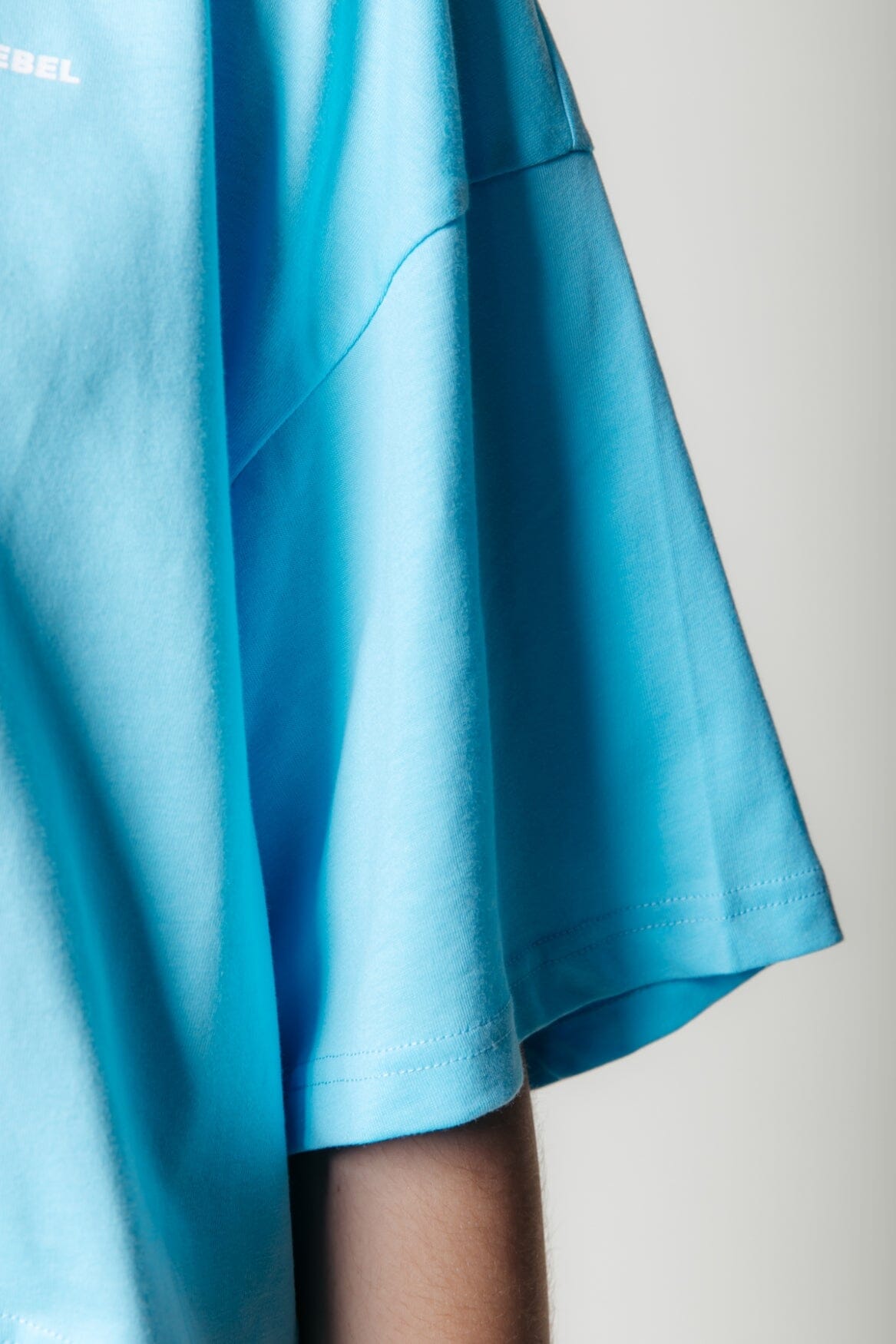 Colourful Rebel Uni Cropped Oversized Tee | Sky Blue 