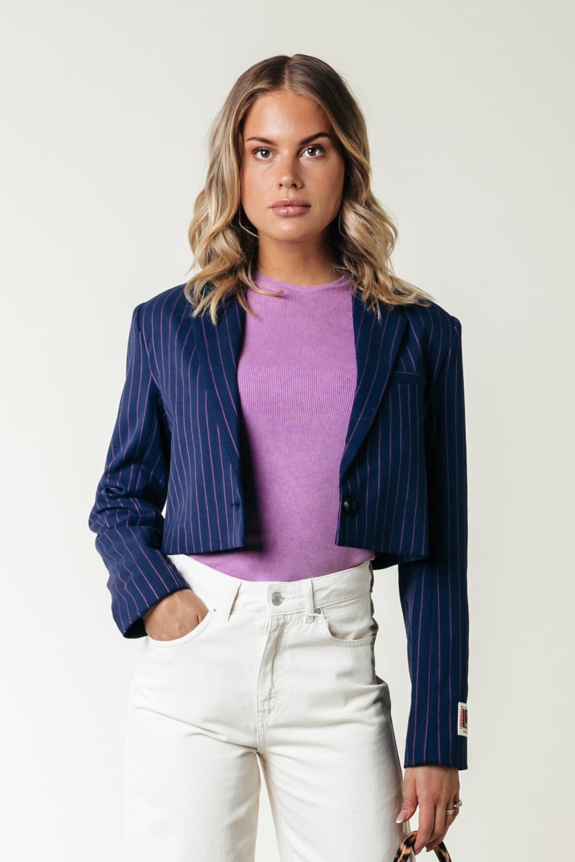 Colourful Rebel Winoah Pinstripe Cropped Blazer | Dark blue 8720867054184