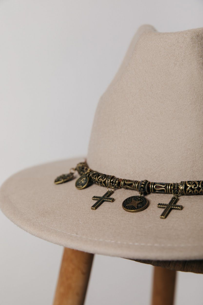 Colourful Rebel Aelys Coins Hat | Light sand 